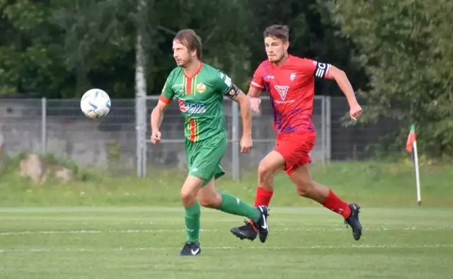 Lechia Tomaszów Mazowiecki (zielone stroje) wygrała z Bronią Radom (czerwone)