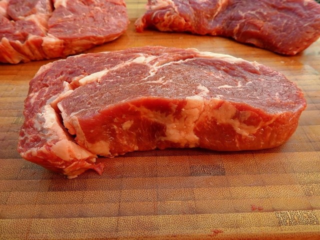 Firma założona przez oszustów oferowała sprzedaż surowego mięsa w Internecie.