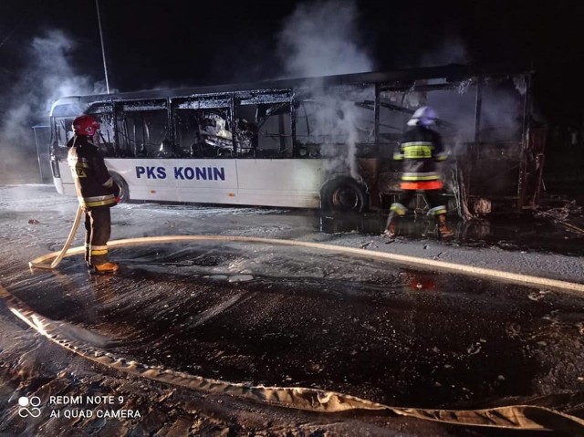 We wtorek 1 grudnia po godz. 20 w miejscowości Babia zapalił się autobus PKS Konin. Pojazd spłonął doszczętnie, ale na szczęście w pożarze nikt nie został ranny. Zobacz więcej zdjęć ---->