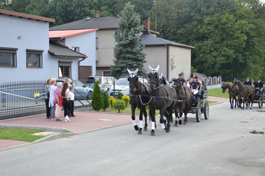 Abp Skworc poświęcił całą nową wieś Nieboczowy oraz kościół - ZDJĘCIA