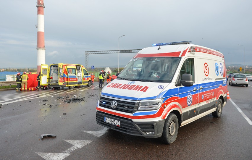 Wypadek na obwodnicy Przemyśla. W zderzeniu trzech samochodów zginęły dwie osoby, a trzy zostały ranne [ZDJĘCIA]