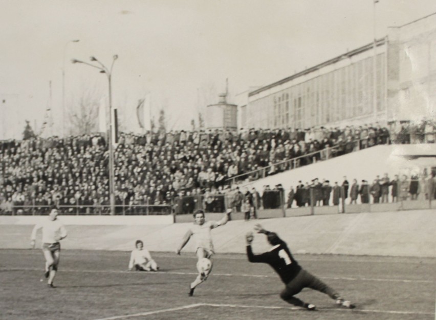 HIT! Radomskie stare obiekty sportowe na unikatowych zdjęciach. Tak kiedyś wyglądały stadiony, hale i baseny! 