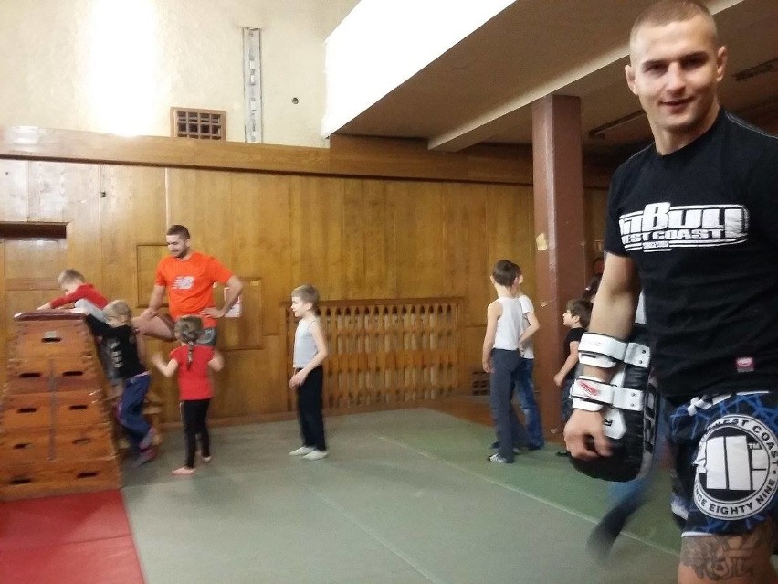 „Polski Zombie” pokazał dzieciom MMA [ZDJĘCIA]