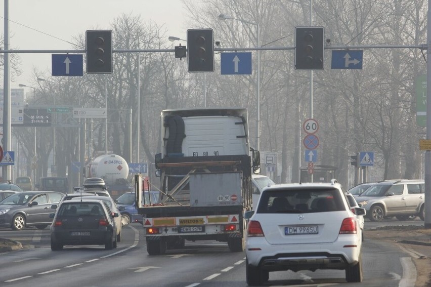 Wrocław: Nie działa sygnalizacja na skrzyżowaniu Karkonoskiej i Zwycięskiej [FOTO]