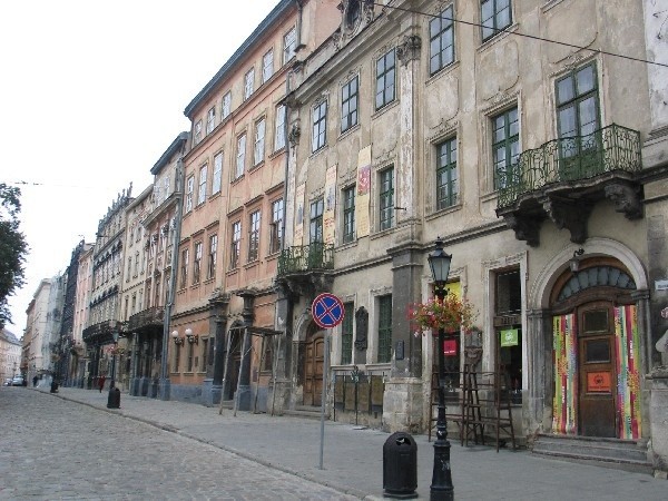 Centralne władze Ukrainy są bardziej przychylne Polakom niż lokalne we Lwowie.