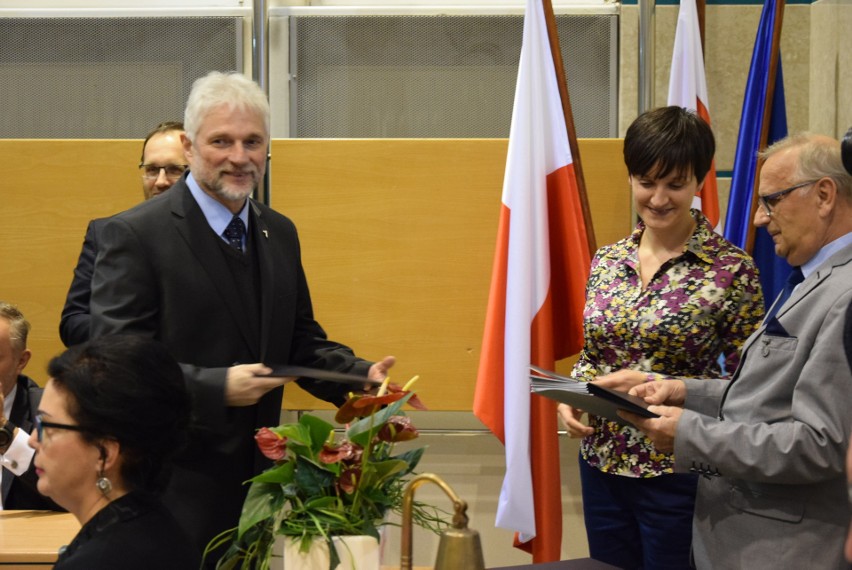 Uroczysta sesja Rady Miasta Gdyni. Radni ślubowali na kolejną kadencję [zdjęcia]