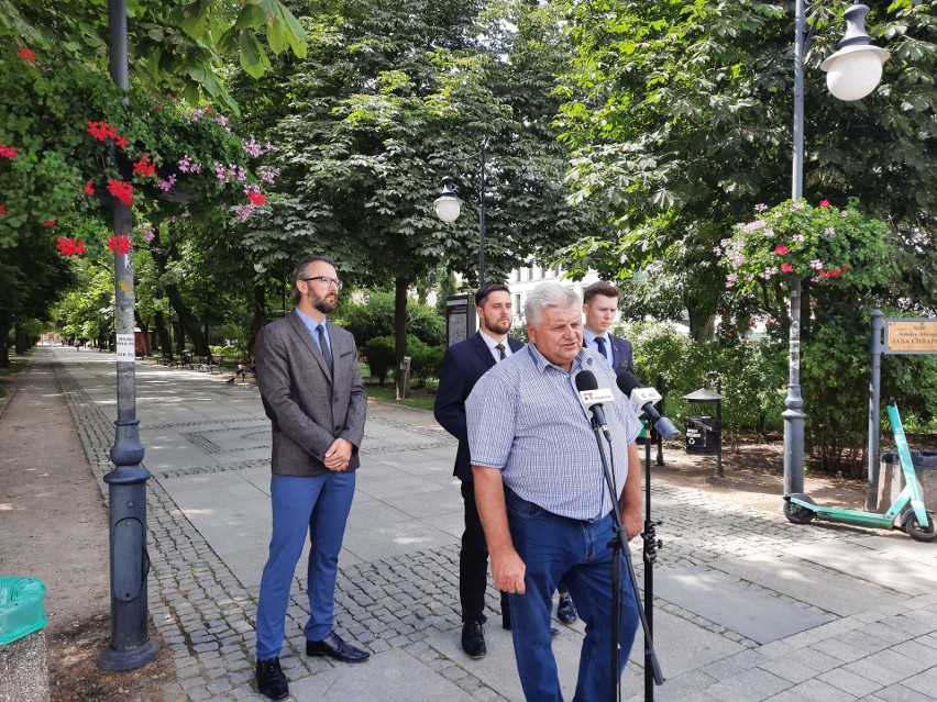 Członkowie środowisk związanych z Konfederacją domagali się w Radomiu wyjaśnienia okoliczności śmierci Andrzeja Leppera