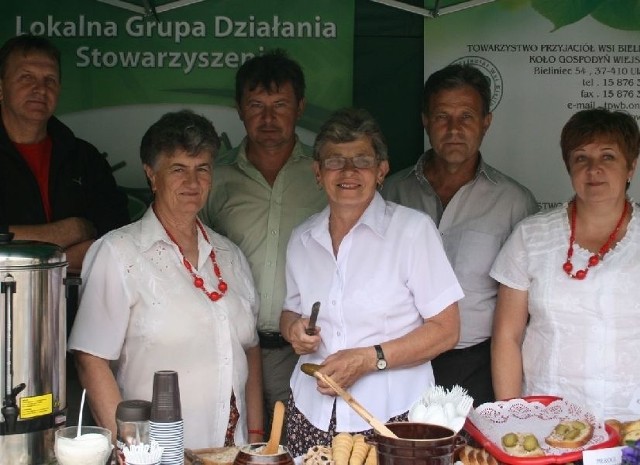Stoisko grupy z Bielińca na pikniku w Rzeszowie.