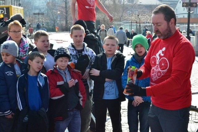 Wojciech Owczarz zachęca do udziału w akcji. Za pieniądze #ze sprzedaży surowców Arka kupi rowery dla dzieci
