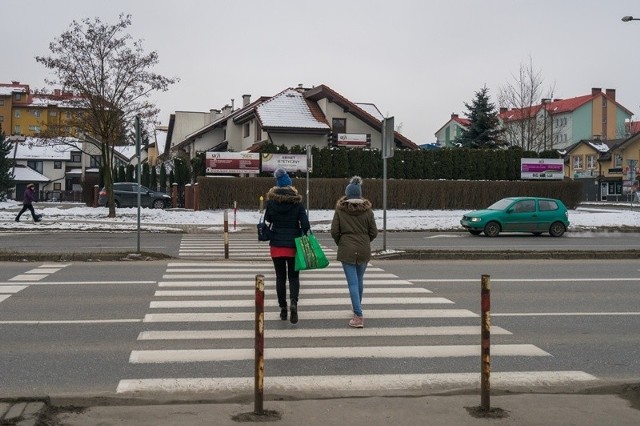 MZD mimo próśb mieszkańców nie postawi świateł na tym przejściu, a nieco dalej w okolicy hotelu