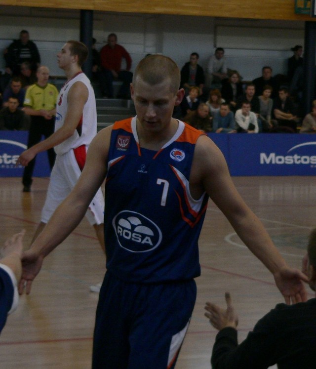 Trener Marek Łukomski pomógł drużynie w wygranej