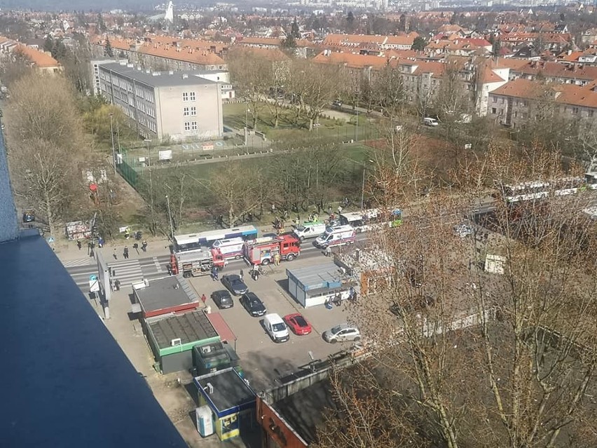 Karambol na Witkiewicza w Szczecinie. W wypadku wzięło udział sześć pojazdów - 25.03.2020