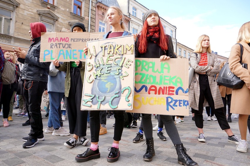Młodzieżowy Strajk Klimatyczny pod ratuszem. Zmieńcie system, a nie klimat! (ZDJĘCIA)