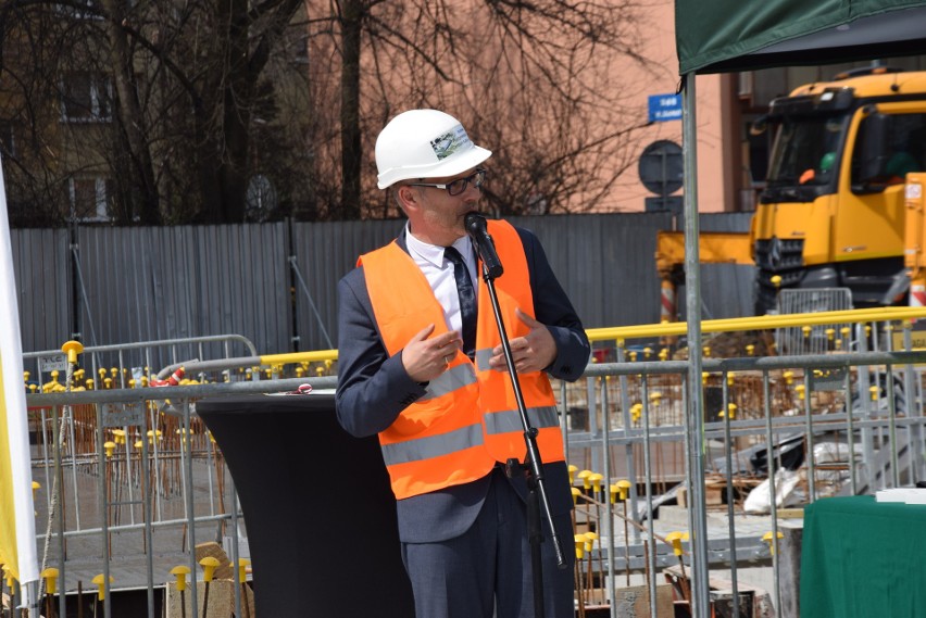 Wmurowanie aktu erekcyjnego w budowę Pszczyńskiego Centrum...