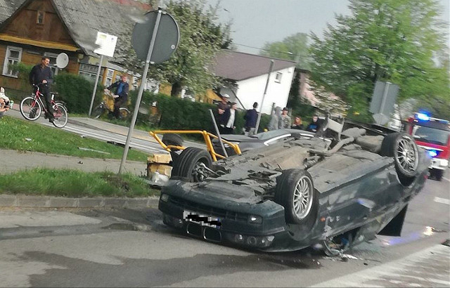 Wypadek na ul. Wróblewskiego. 86-latek astrą wjechał w BMW
