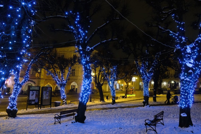 Przemyśl każdego roku przyozdabia miasto świątecznymi...