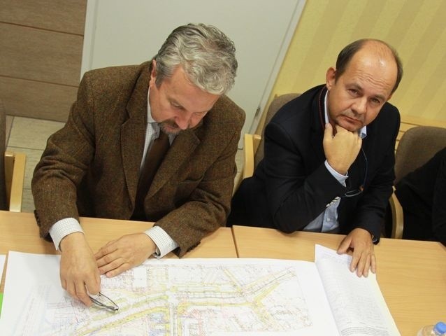 Jerzy Krogulec, członek zarządu Kopernik Development (z prawej), i Andrzej Michel, prezes Warimpex Warszawa, opowiadali wczoraj o szczegółach budowy galerii