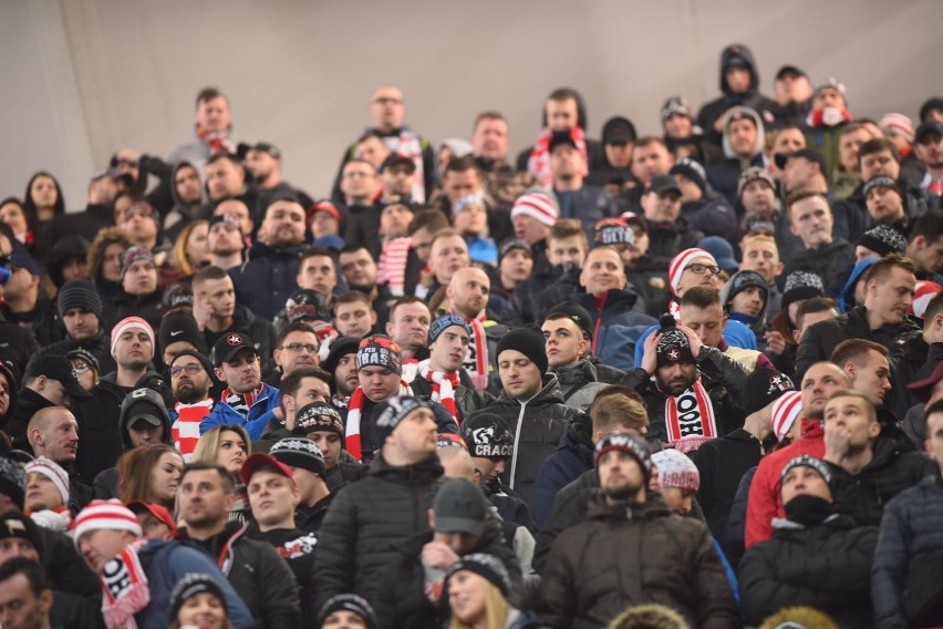 Fani Cracovii oklaskiwali zwycięstwo "Pasów" w Warszawie