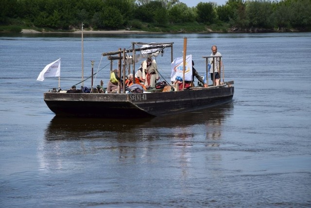 Grudziądz był ostatnim w naszym województwie miastem, do którego przycumowali uczestnicy XIII Flisu Królewskiego na Wiśle. Na zbudowanym tradycyjnymi metodami galarze, siedem osób i dwa psy płyną z Krakowa do Gdańska.  