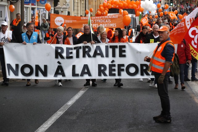 Francuzi w Nicei protestują przeciwko reformie systemu emerytalnego. Po południu rozpoczął się pochód pierwszomajowy w Paryżu. Policja obawia się zamieszek takich jak ubiegłych latach.