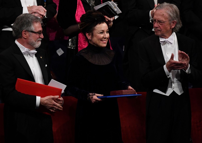 Olga Tokarczuk odebrała Nagrodę Nobla. Gala i bankiet w Sztokholmie [ZDJĘCIA] [WIDEO] List gratulacyjny od prezydenta Andrzeja Dudy