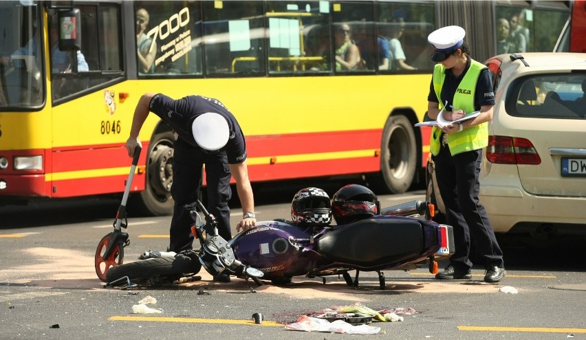 Wypadek z udziałem motocyklistów na skrzyżowaniu al....