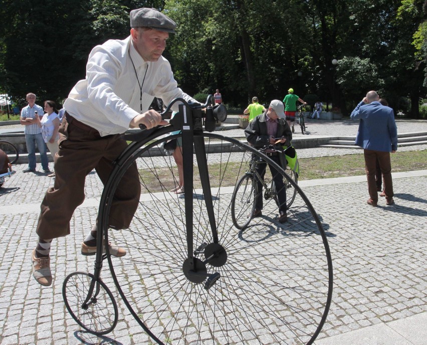 Radomskie Towarzystwo Retrocyklistów zorganizowało Festyn Retro Rowerowy w Radomiu