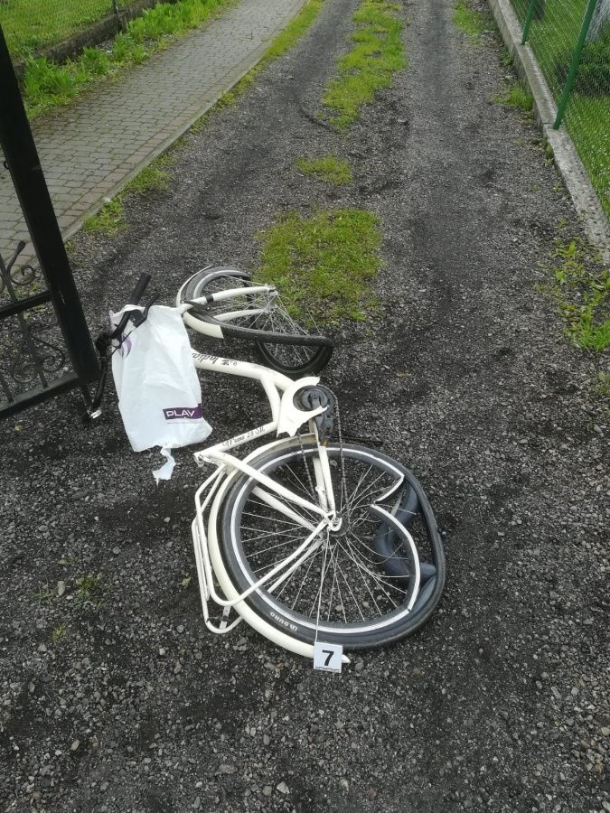 Tragedia na drodze w Trepczy. Nie żyje rowerzysta, który zderzył się z samochodem (ZDJĘCIA)