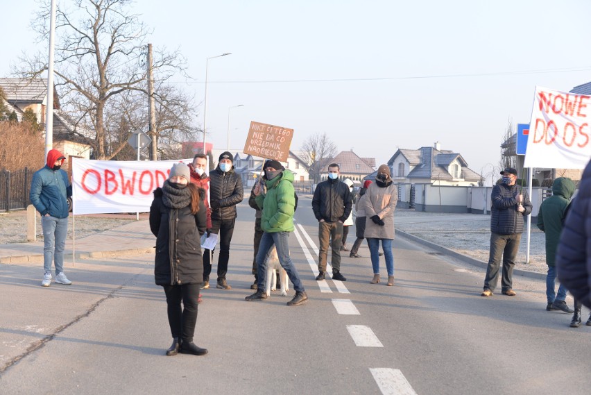 Zdaniem okolicznych mieszkańców wydając pozwolenia na...