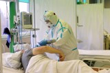 Wrocław: chorzy na covid muszą na przyjęcie do szpitala poczekać