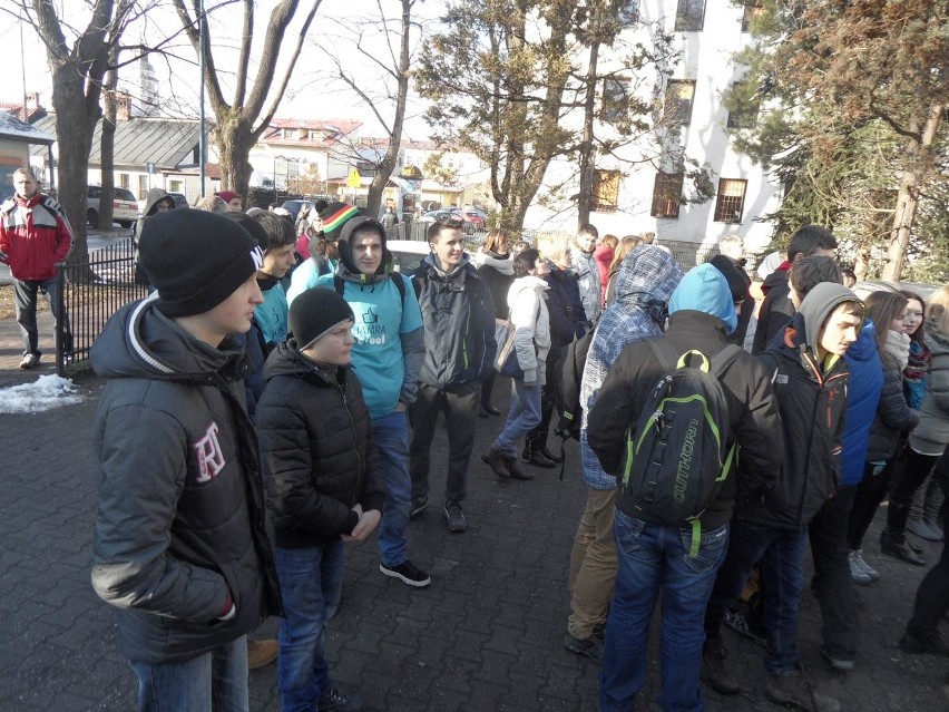 Protest przeciwko likwidacji szkół w Żywcu i Węgierskiej...