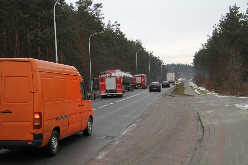 Pożar ciężarówki w Tarnobrzegu. Co się wydarzyło? (ZDJĘCIA)