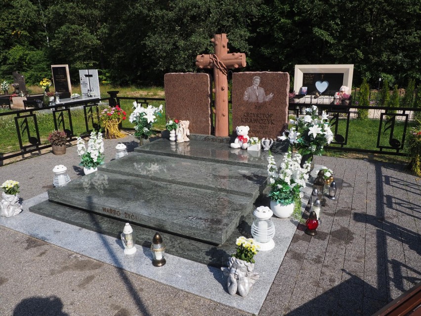 8 września Krzysztof Krawczyk skończyłby 77 lat. Dziś na grobie zapłonęły białe znicze ZDJĘCIA 