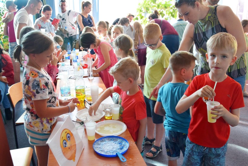 Noc bibliotek w Stargardzie. Mieszkańcy chętnie odwiedzali Książnicę Stargardzką i świetnie się tam bawili 