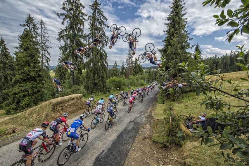 Tak w kadrach wyglądał skok nad peletonem Tour de Pologne