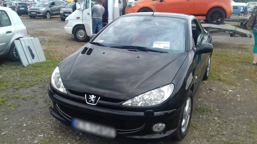 Peugeot 206 CC z 2003 roku. Silnik poj. 1,6 o mocy 109 KM....