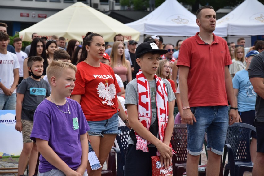 Euro 2020 w Chrzanowie. Tłumy mieszkańców dopingowały reprezentację Polski w meczu ze Szwedami [ZDJĘCIA]