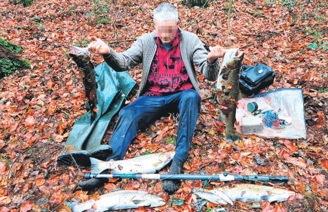 46-letni Zygmunt G. łowił ryby podbierakiem po uprzednim porażeniu ich prądem. Mężczyznę przekazano świdwińskiej policji. Grozi mu do 2 lat za kratami.
