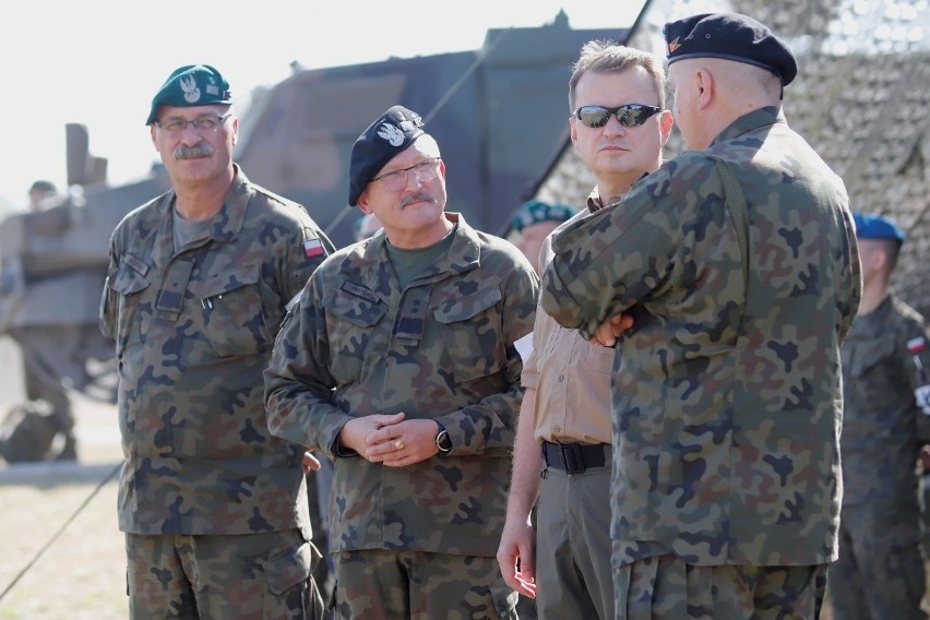 Minister Błaszczak odwiedził żołnierzy "Dwunastki" na ćwiczeniu Ryś-21
