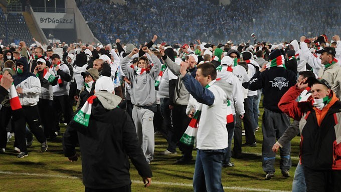 [nowe zdjęcia] Lech Poznań - Legia Warszawa. Mecz i demolka