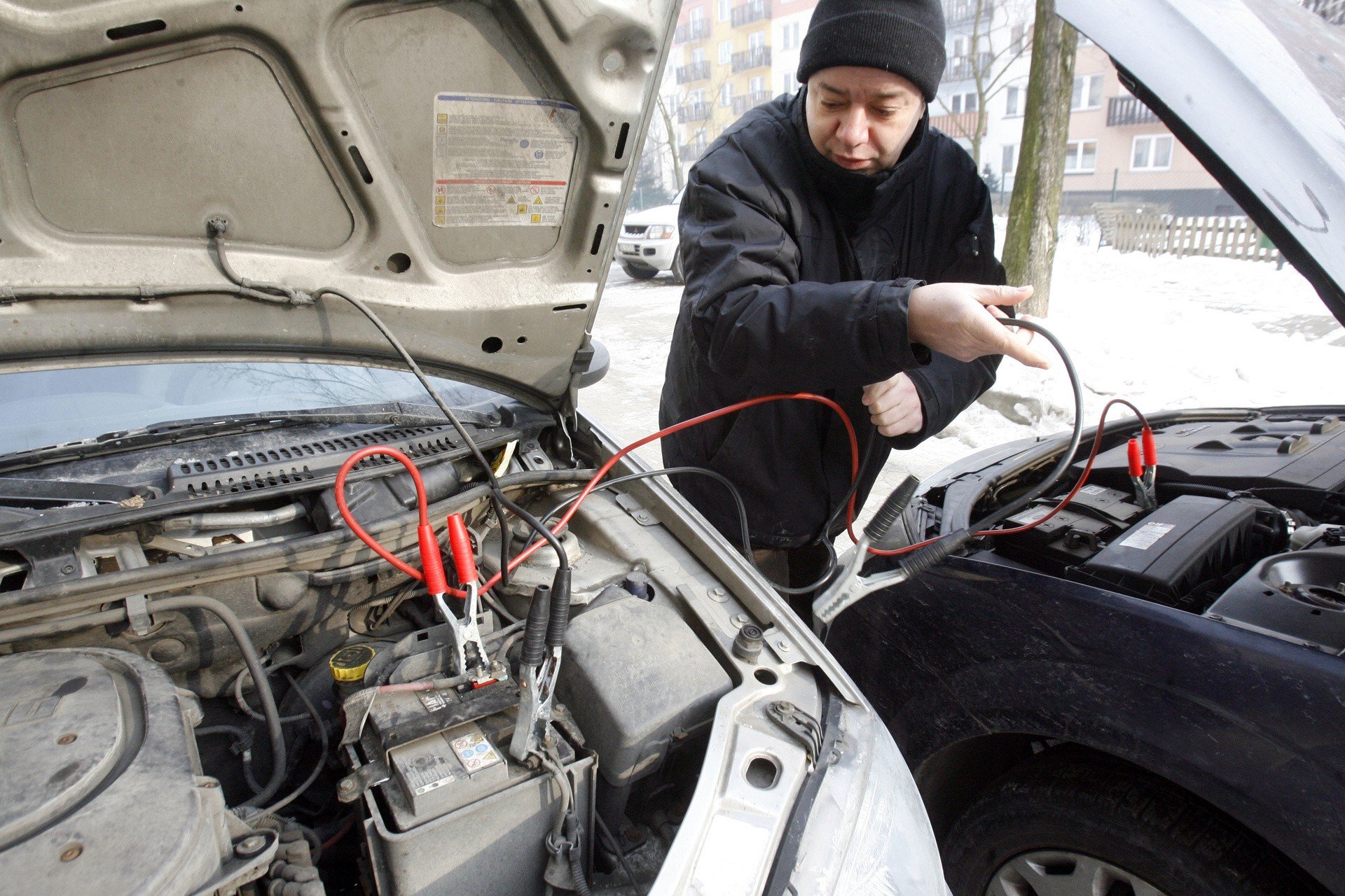 Jak Uruchomić Samochód Za Pomocą Kabli Rozruchowych. Jak Zimą Odpalić Auto Kablami? | Nowa Trybuna Opolska