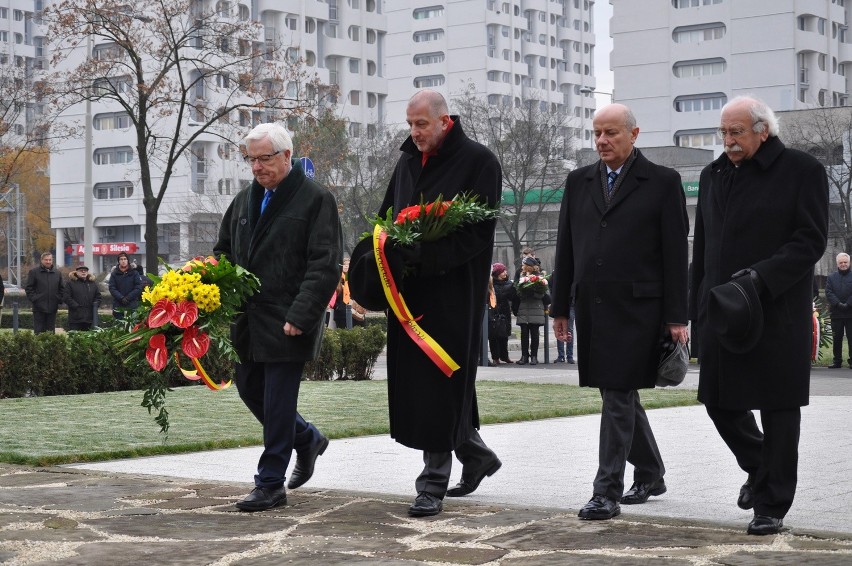 Święto Nauki Wrocławskiej rozpoczęło się pod pomnikiem...