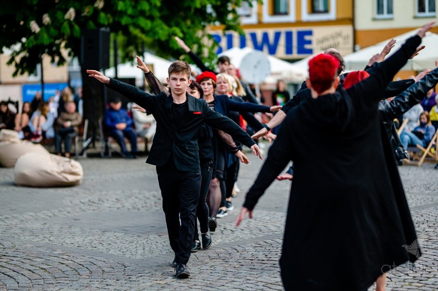 Plenerowy spektakl w Lublińcu przyciągnął mieszkańców na...