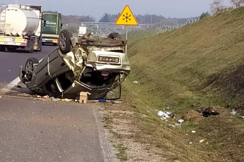 Rutki Nowiny. Wypadek na S8. Hyundai dachował na ekspresówce (zdjęcia)