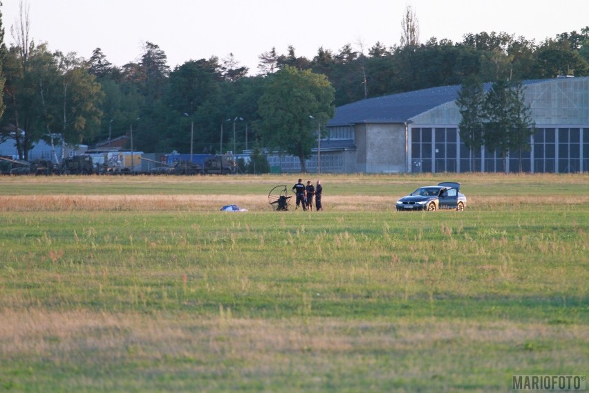 Wypadek paralotniarza w Polskiej Nowej Wsi. Mężczyzna spadł z wysokości 10 metrów 