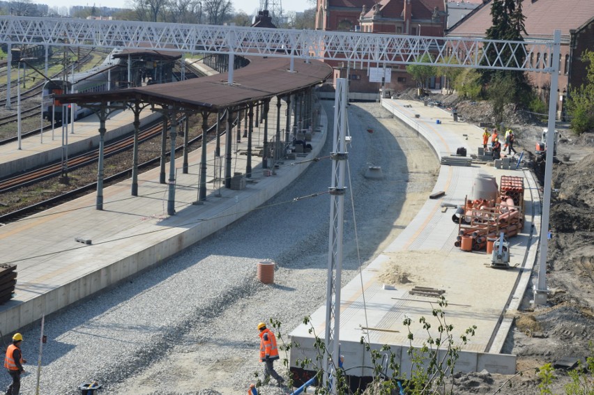 Tak wygląda postęp prac przy rozbudowie stacji Opole Główne.