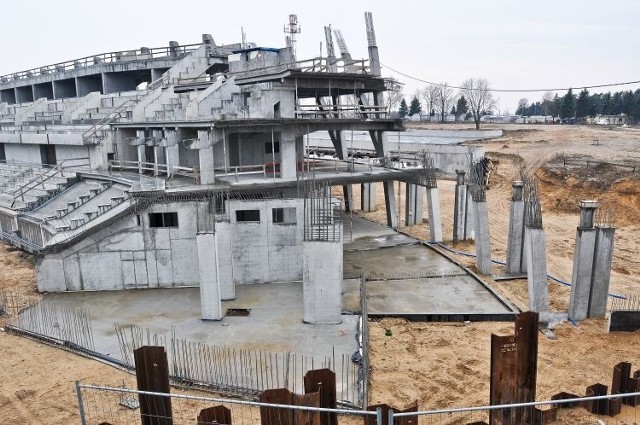 Stadion miejski zaczyna powoli straszyć Białystok