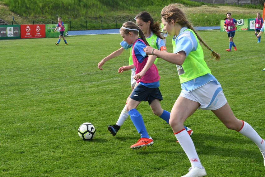 Futbolistki Gminy Brody Team wygrały w Nowinach Turniej Z Podwórka na Stadion o Puchar Tymbarku. Na Marysię Zając zwrócił uwagę trener kadry