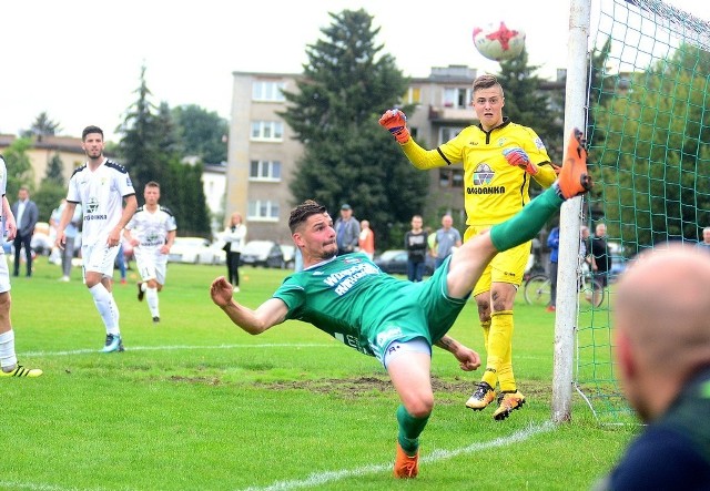 Jakub Wróbel (w zielonym stroju) wszystko wskazuje na to, że opuści Radomiaka Radom.