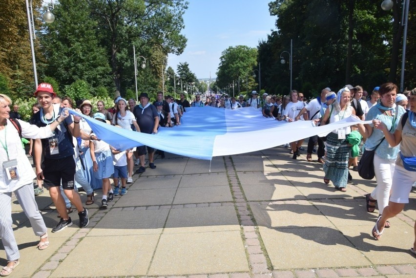 Pielgrzymki na Jasną Górę odbywają się pod czujnym okiem...